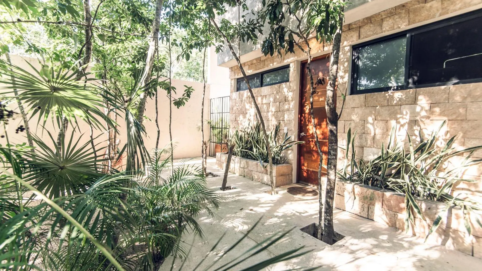 Nomad Humans Coliving Apartments Τουλούμ